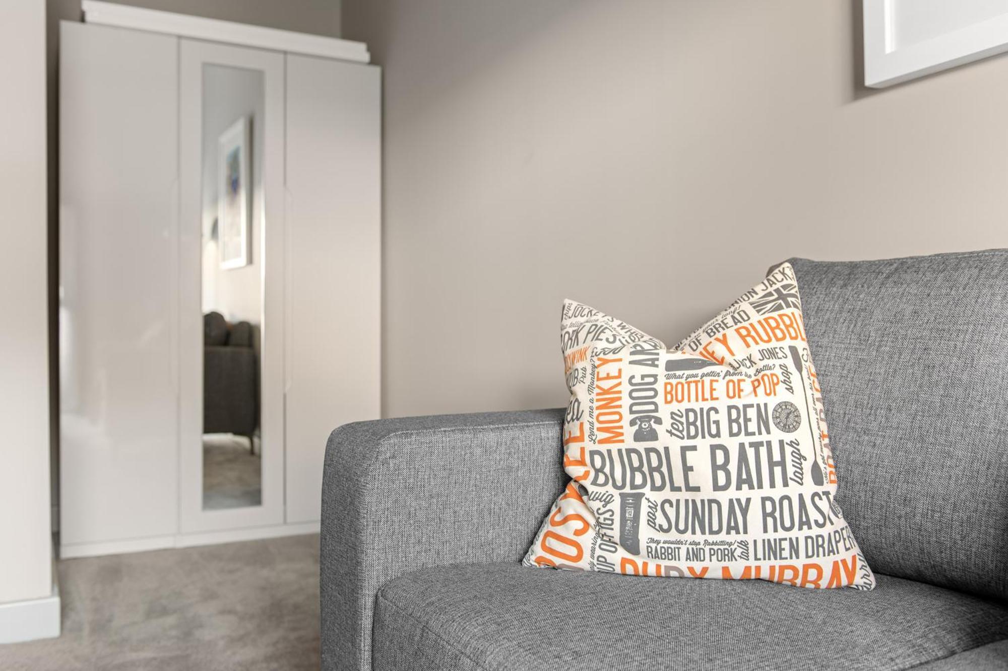 Villa Brand New 1-Bed Flat Steps From Clifton Ntu Campus Nottingham Exterior foto